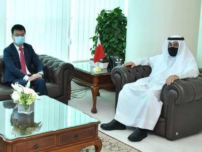 وزير شؤون مجلسي الشورى والنواب يستقبل المدير التنفيذي لشركة هواوي البحرين