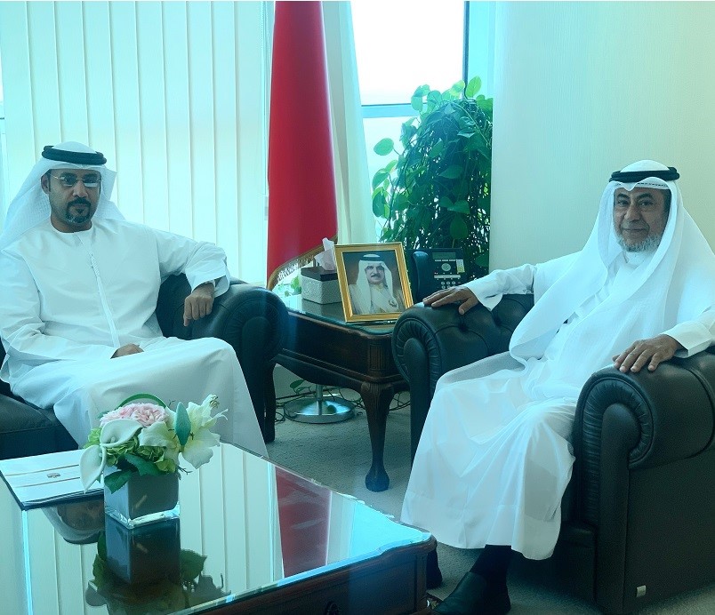 وزير شؤون مجلسي الشورى والنواب يشيد بعمق العلاقات التاريخية البحرينية الإماراتية